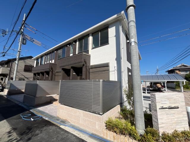 物件外観写真1　(外観写真（昼）)