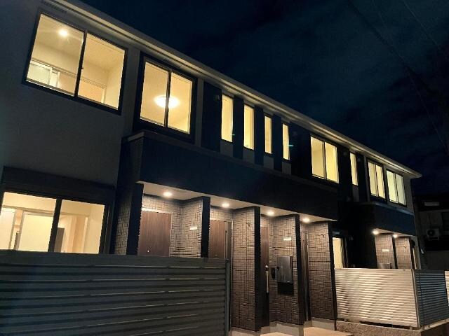 物件外観写真3　(外観写真（夜）)