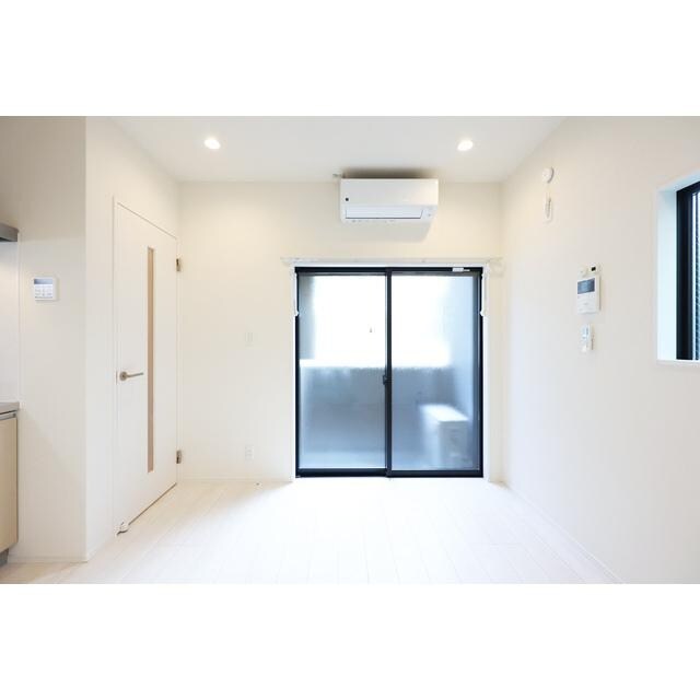 物件内観写真3　(居室、リビング)