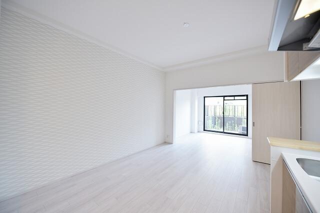 物件内観写真3　(居室、リビング)