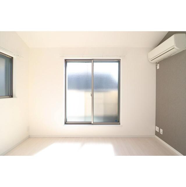 物件内観写真3　(居室、リビング)