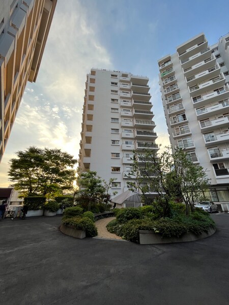 マンション雅叙苑　１号棟外観写真