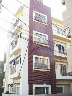 崇新マンション外観写真