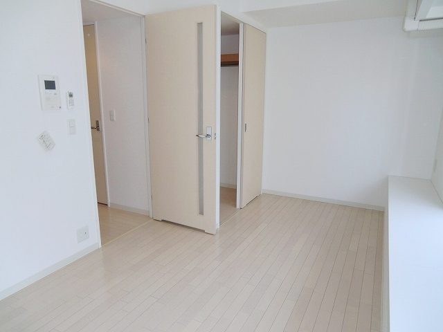 物件内観写真5　(明るい室内)