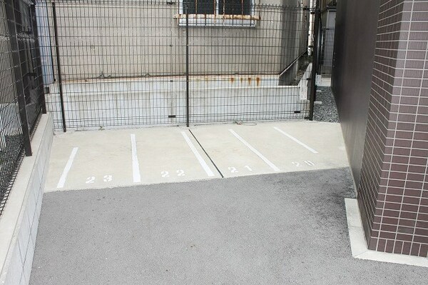 駐車場(バイク置場)