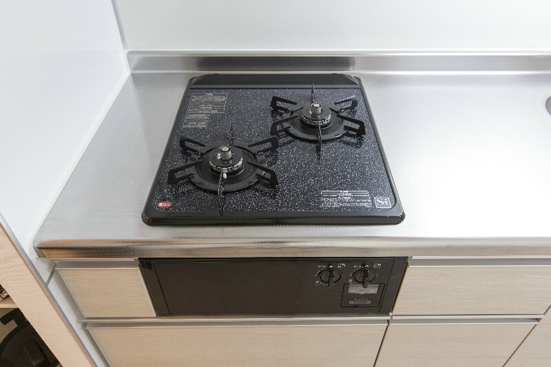 物件内観写真16　(使いやすく、お手入れ簡単な2口システムキッチン！)