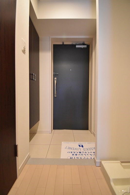 物件内観写真5　(玄関)