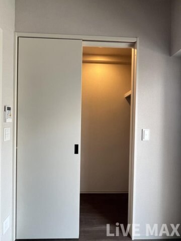 物件内観写真15　(ウォークインクローゼット)