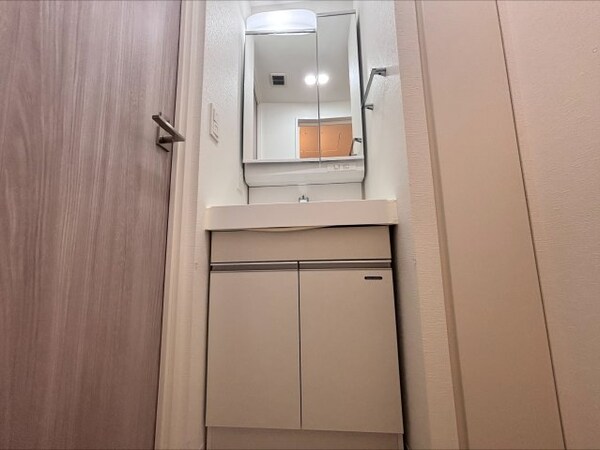 独立洗面台
