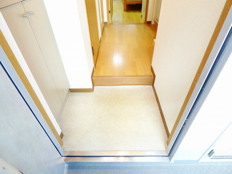 物件内観写真10　(玄関)