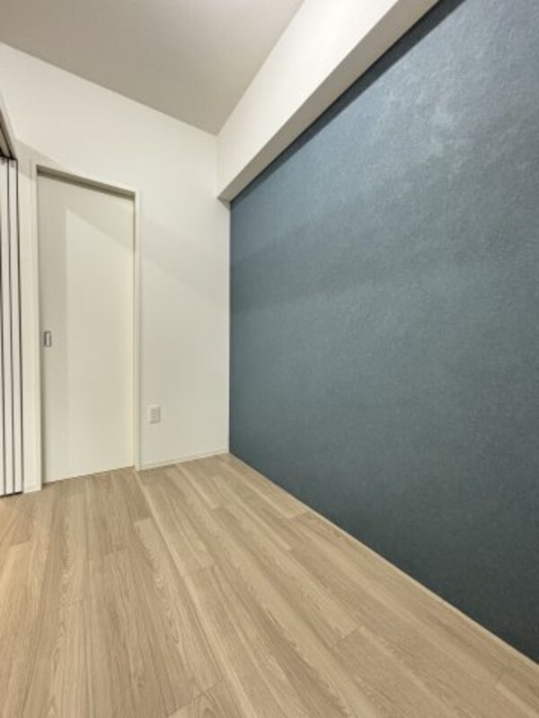 寝室(壁紙の色は部屋によって違います。)