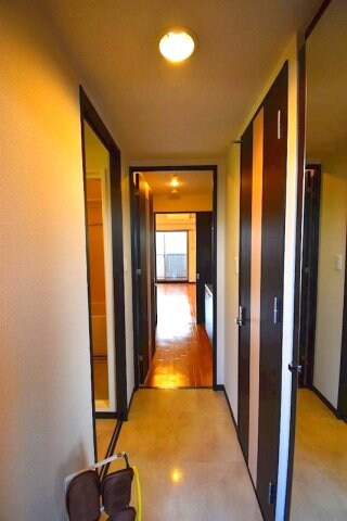 物件内観写真13　(玄関)