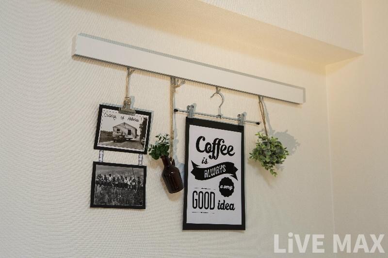 物件内観写真14　(部屋にはフックつきのピクチャーレール有！)