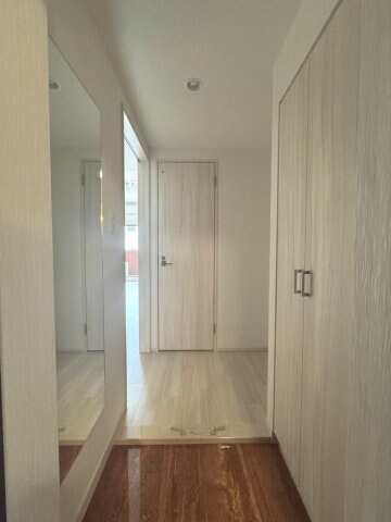 物件内観写真6　(カラーパターン偶数階:ホワイト基調 奇数階:ブラウン基調)