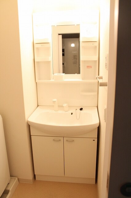 物件内観写真7　(独立洗面台)