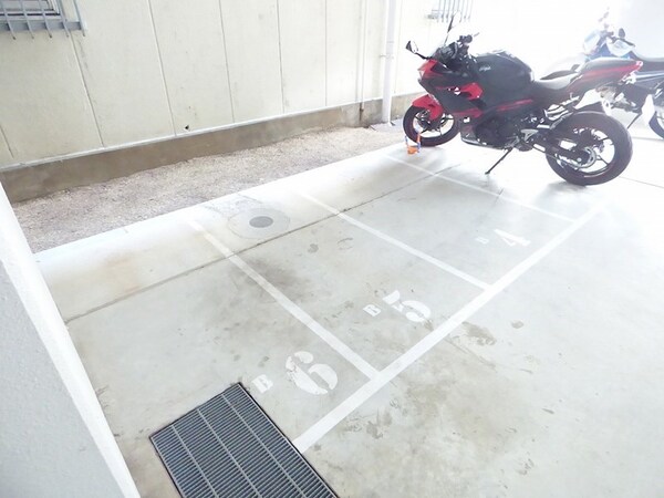 その他(バイク置場)