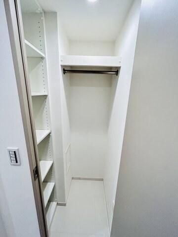 物件内観写真20　(玄関収納)