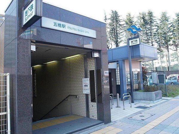 エントランス(五橋駅まで徒歩7分)