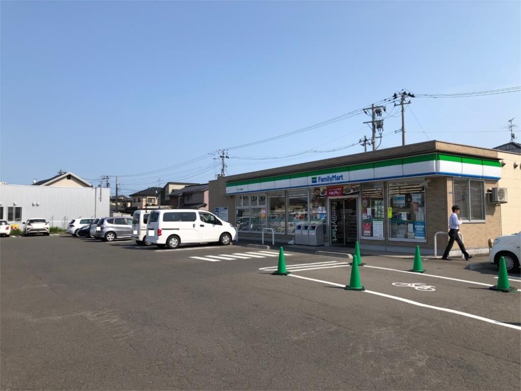 物件外観写真4　(ファミリｰマｰト あすと長町店（297m）)
