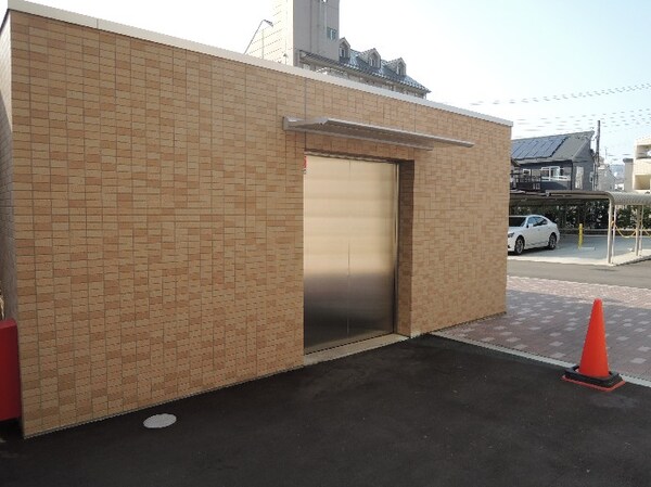 エントランス(ゴミ置場)