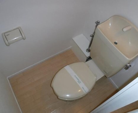 物件内観写真5　(現在、温水洗浄便座になっています。)