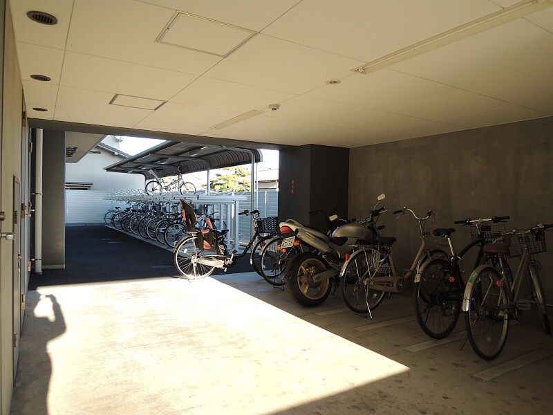 物件内観写真10　(駐輪場)
