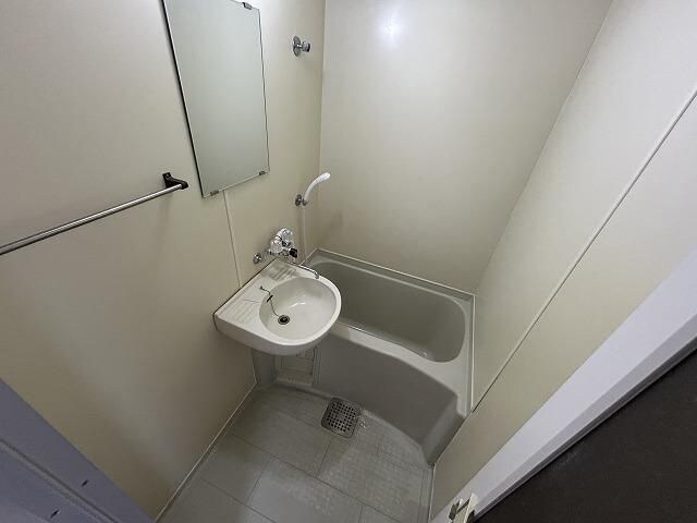 物件内観写真10　(洗面台)