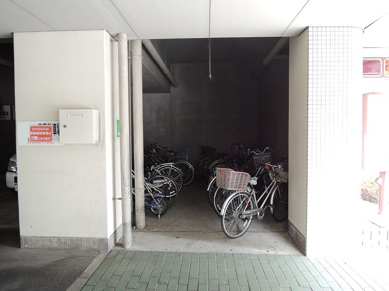 物件内観写真11　(駐輪場)