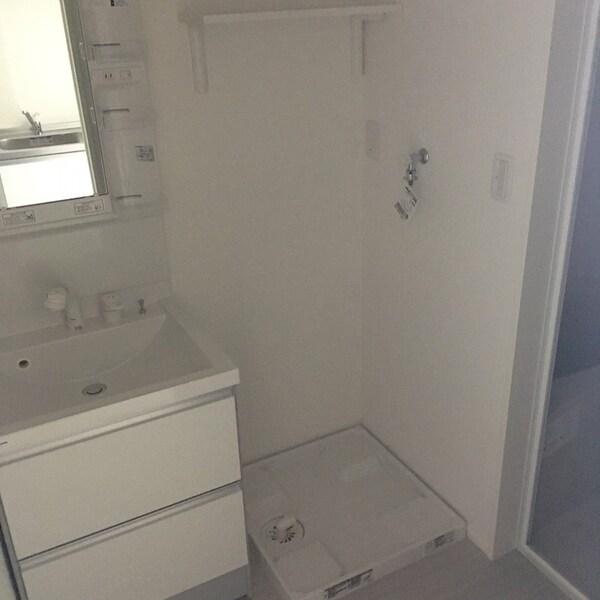 洗面・脱衣所(同タイプのお部屋の室内写真となります。)