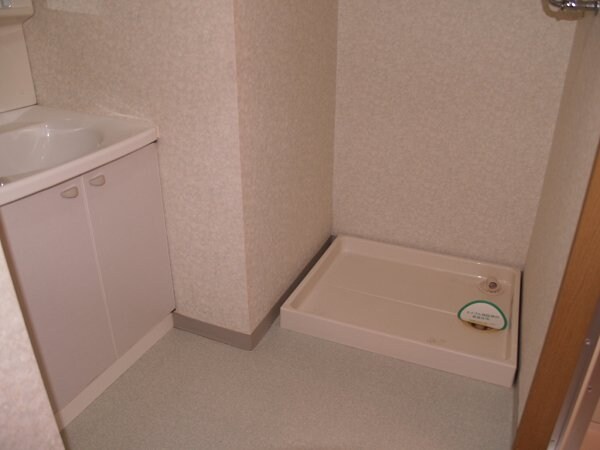 物件内観写真14　(洗濯機置場)