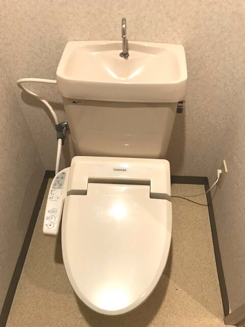 物件内観写真11　(温水洗浄機能付き便座)