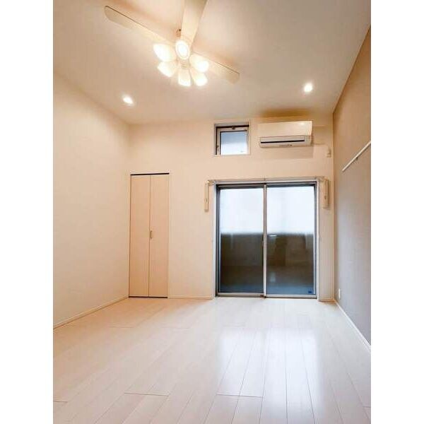 物件内観写真3　(同タイプのお部屋の写真です。)