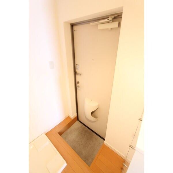 玄関(同室シリーズの物件となります。)