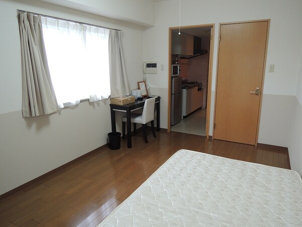 居室(角部屋で二面採光日当たり良好！)