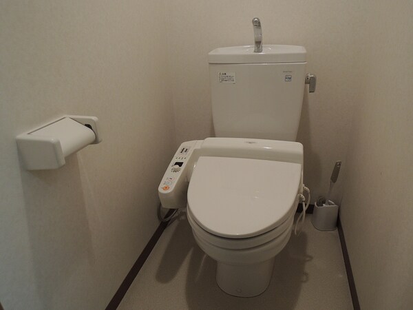 トイレ(温水洗浄機能付き便座)