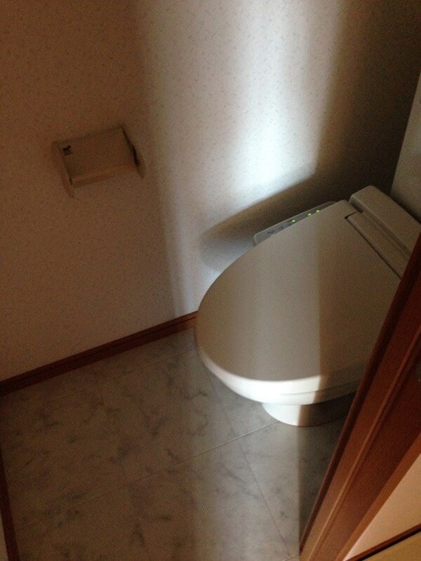 トイレ(イメージ【402号室写真】)