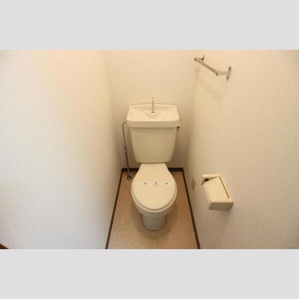 物件内観写真9　(温水洗浄便座新設設置予定)