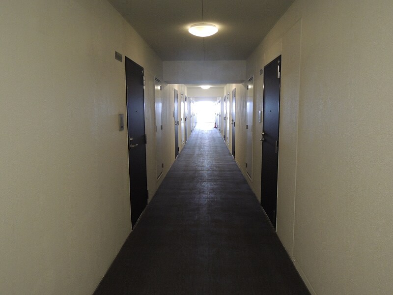 物件外観写真4　(内廊下)