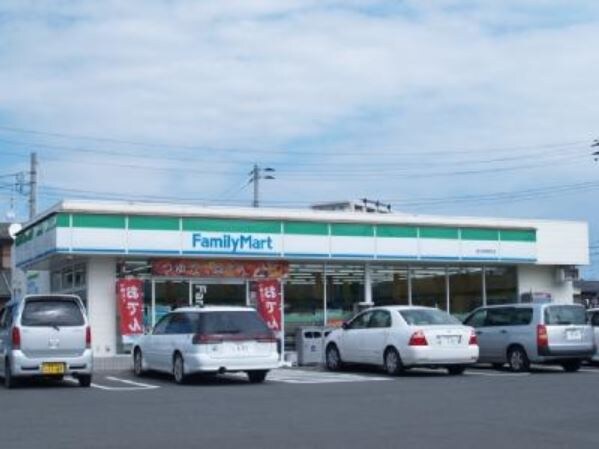 物件外観写真5　(ファミリｰマｰト 岩切青津目店（220m）)
