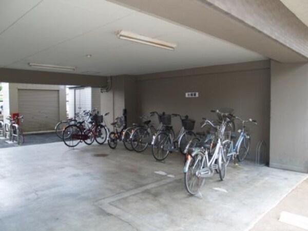 建物設備(駐輪場)