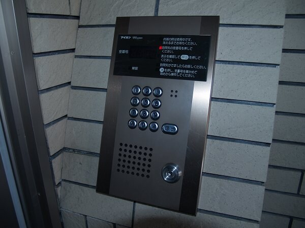 物件内観写真3　(オートロック付)