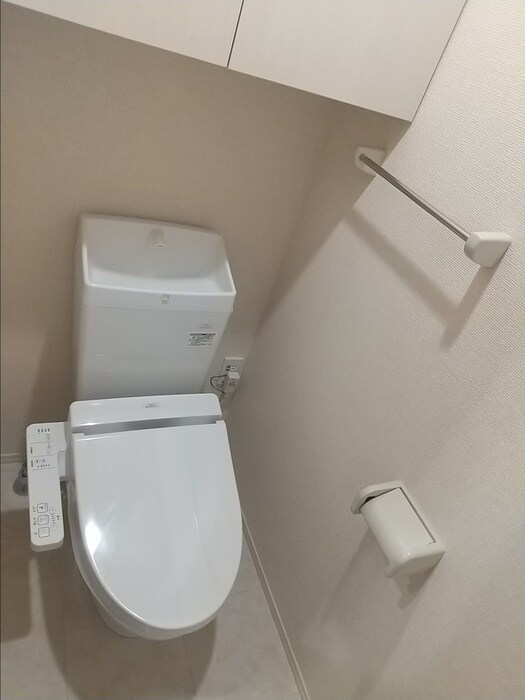 物件内観写真8　(※別号室の室内写真)