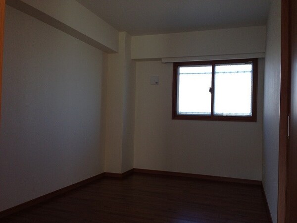 寝室(イメージ【402号室写真】)