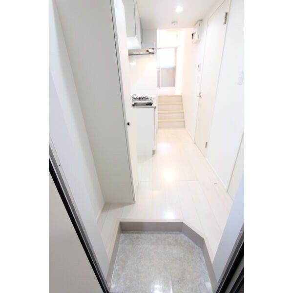 玄関(※同シリーズの室内写真となります。)