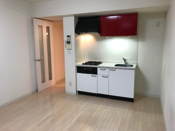 居室(家具家電が付いています。)