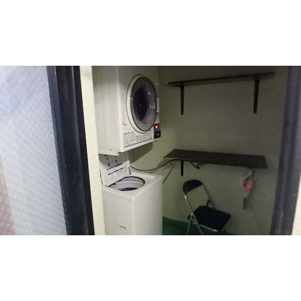 物件内観写真13　(建物内にコインランドリーがあります)