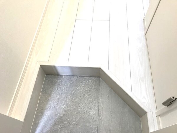 玄関(※同タイプのお部屋の写真になります。)