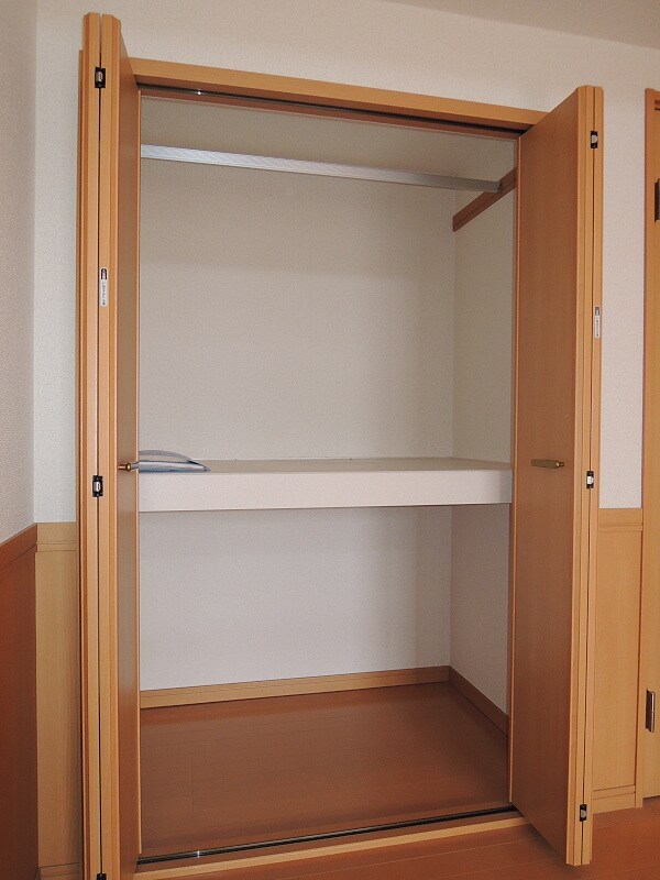 物件内観写真20　(居室収納)