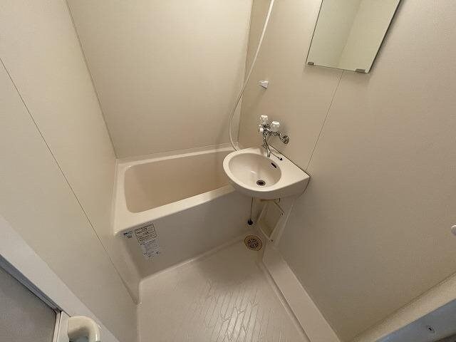 物件内観写真9　(洗面台)