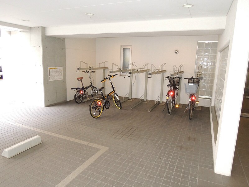 物件外観写真6　(駐輪場)